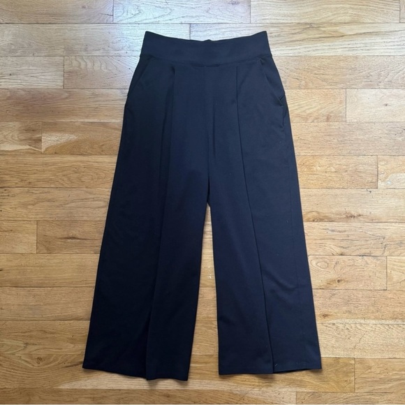 black Lululemon Can You Feel The Pleat Crop pants (size: 4) - Picture 10 of 10